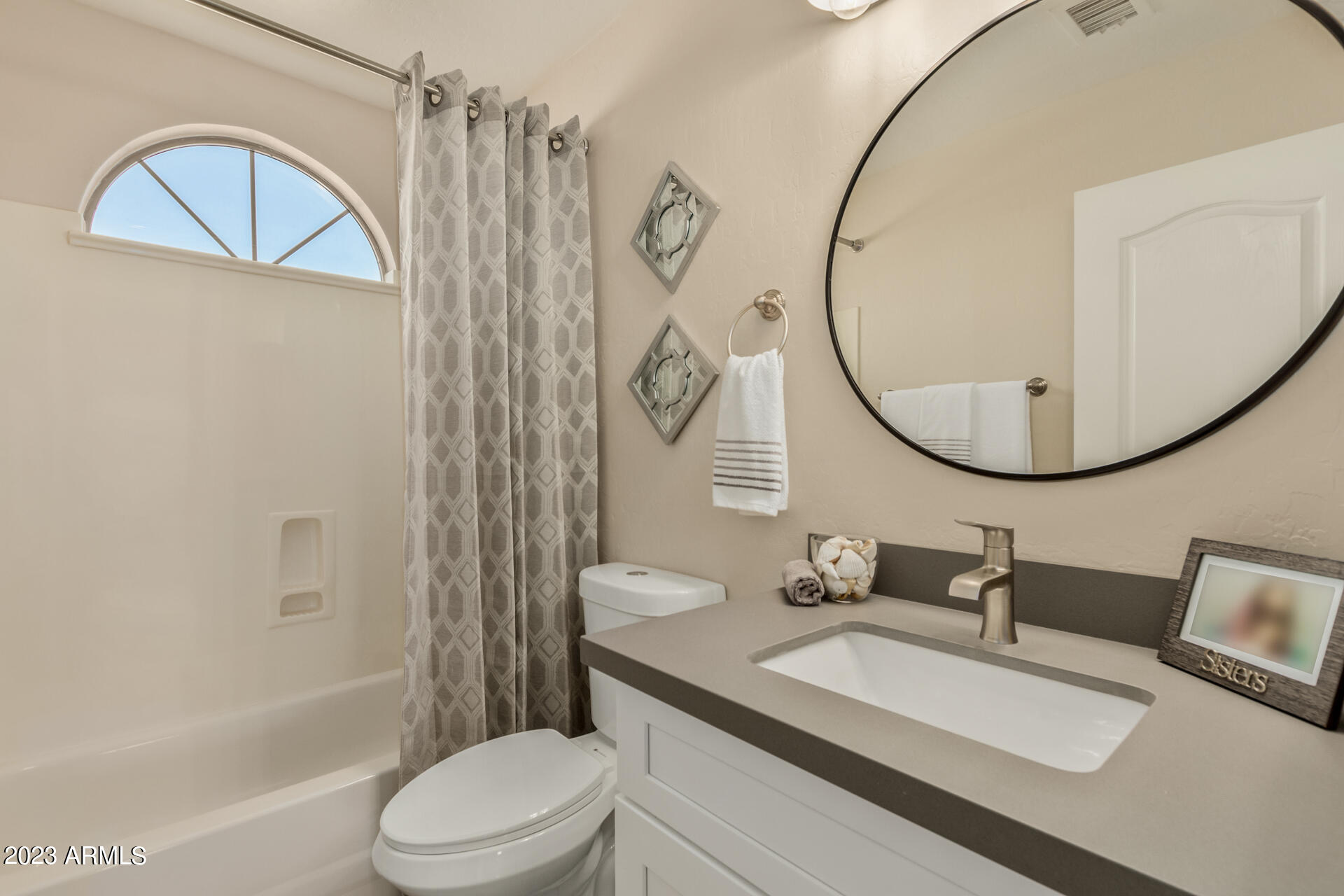 664 N OVERLAND --