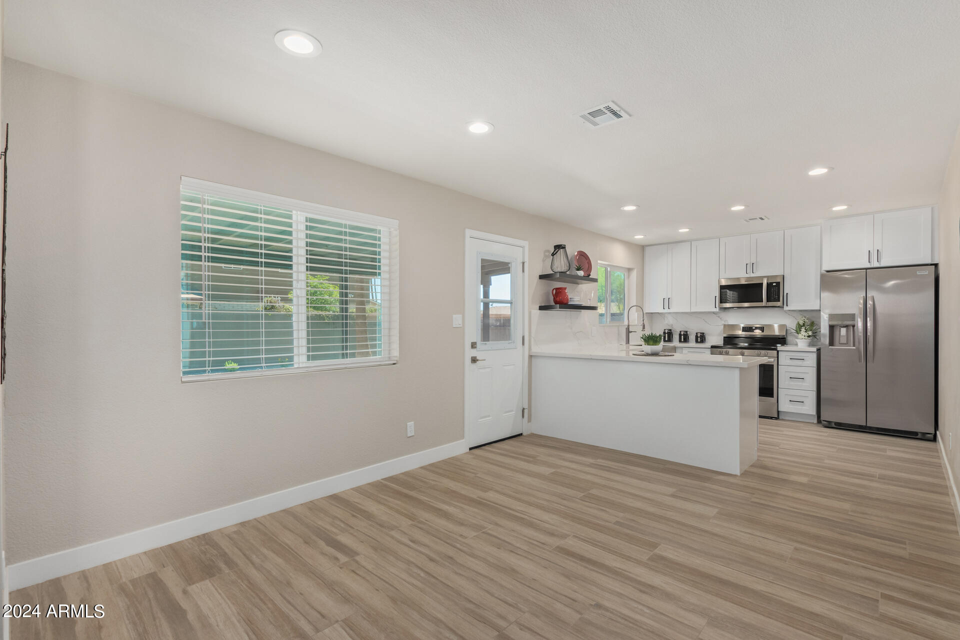 325 W SAN ANGELO Street