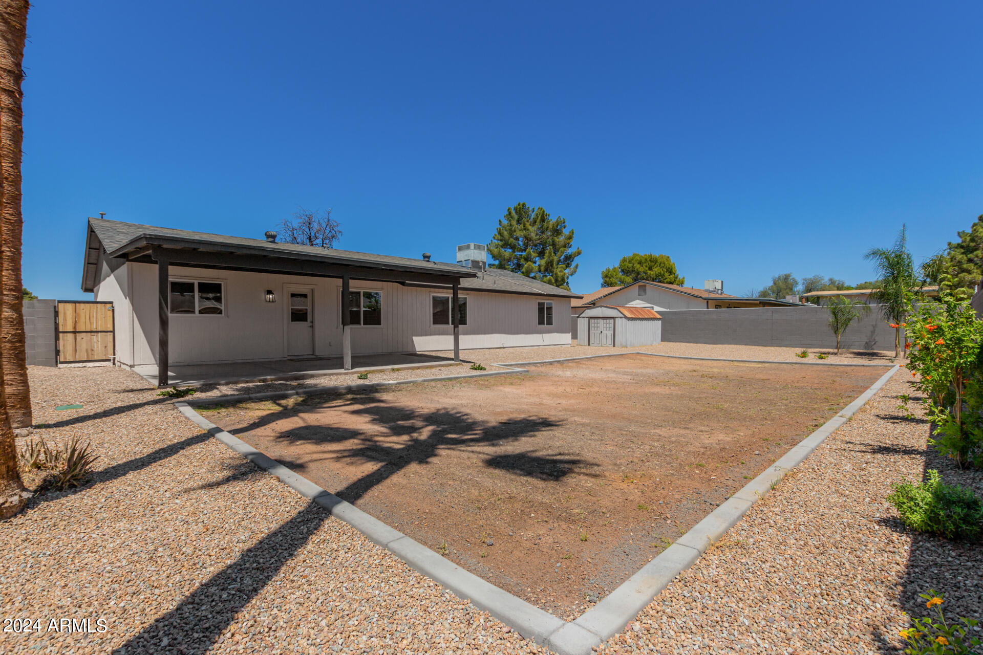 325 W SAN ANGELO Street