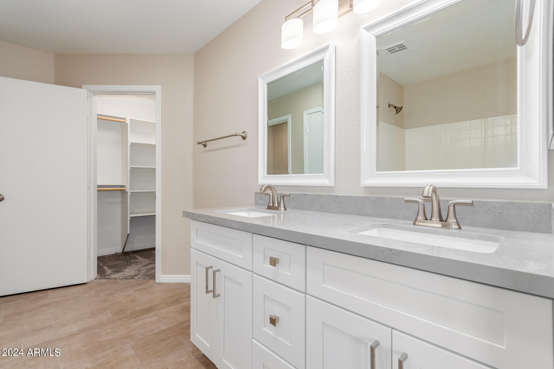 1133 E DENIM Trail