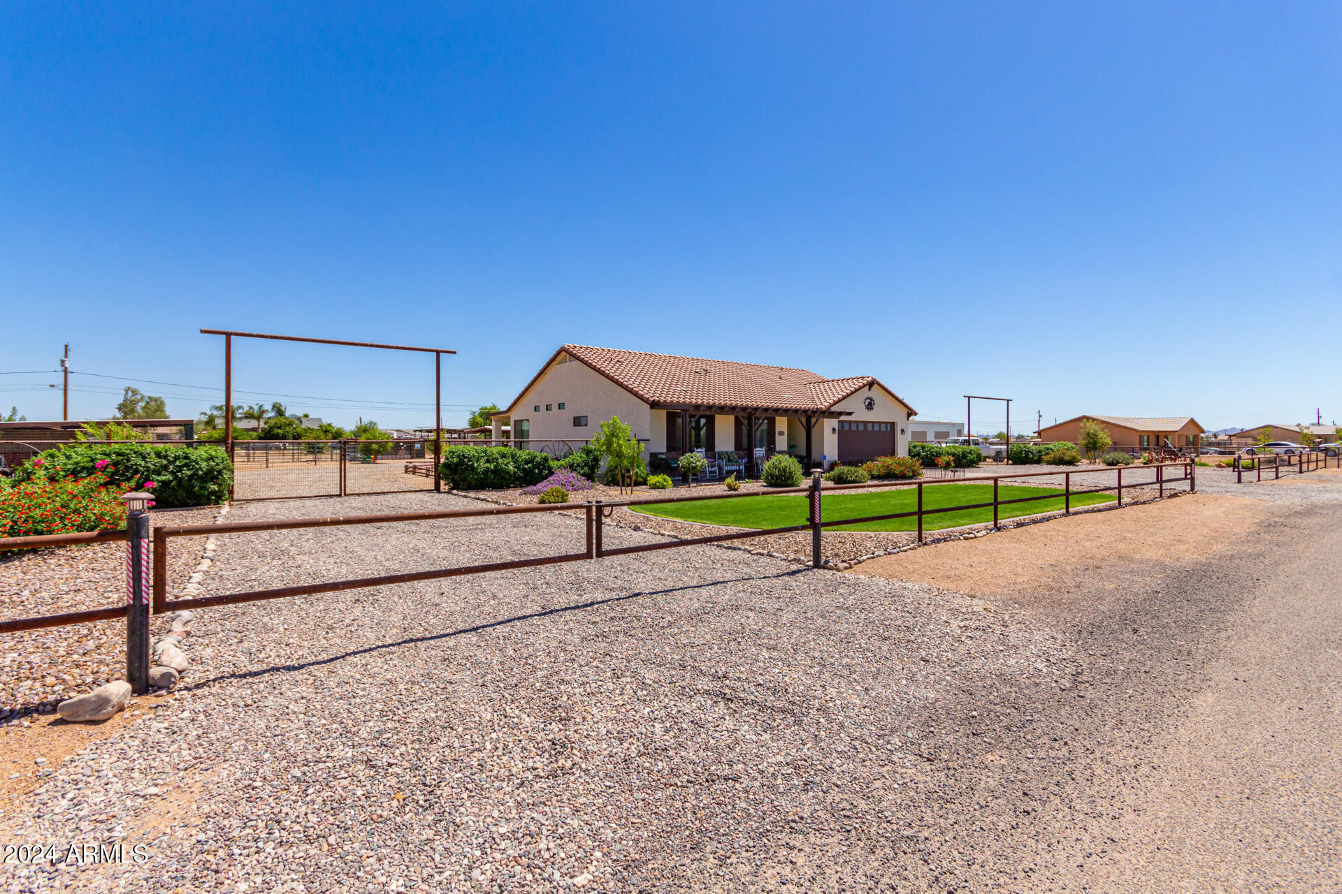 6123 E RED BIRD Lane