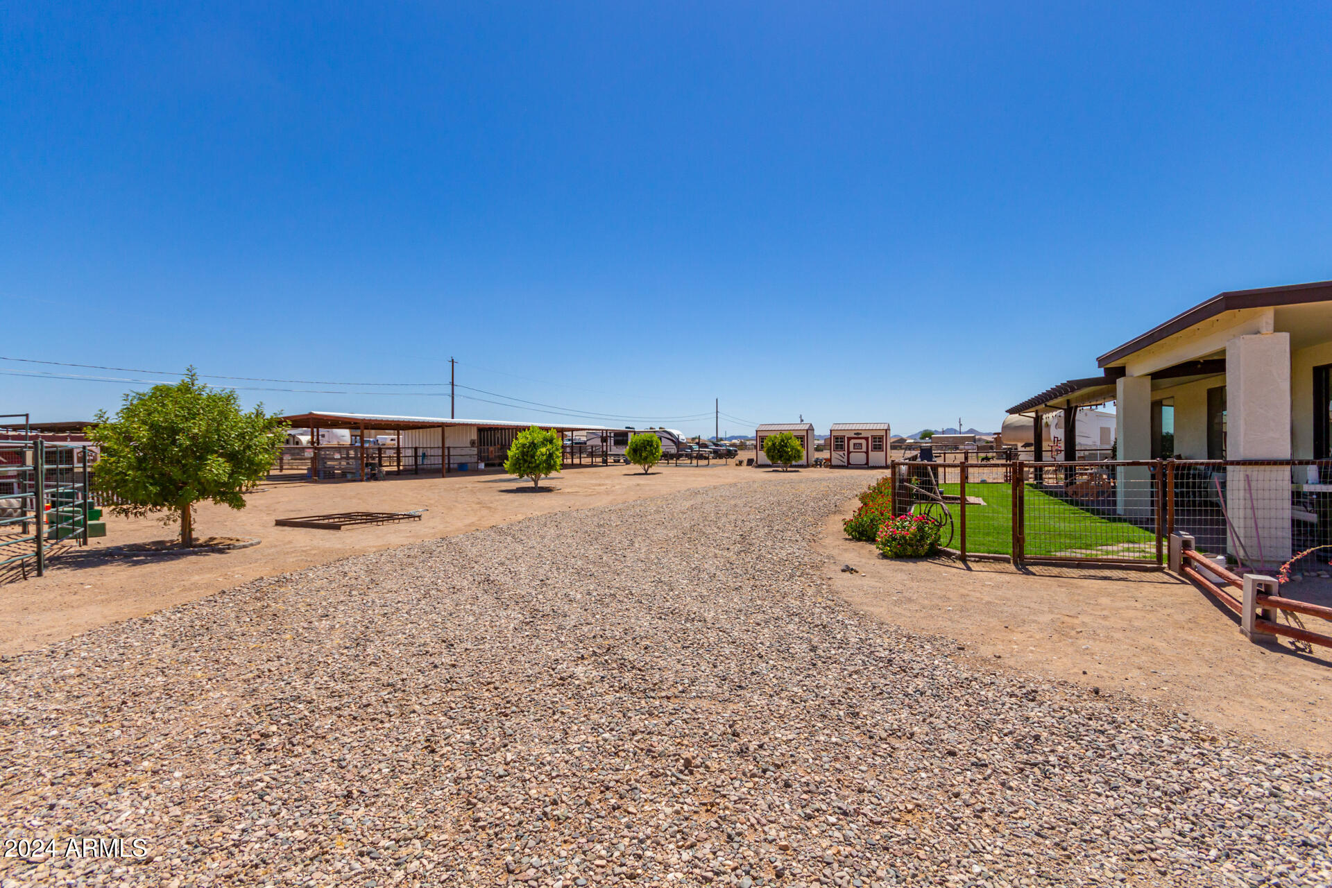 6123 E RED BIRD Lane