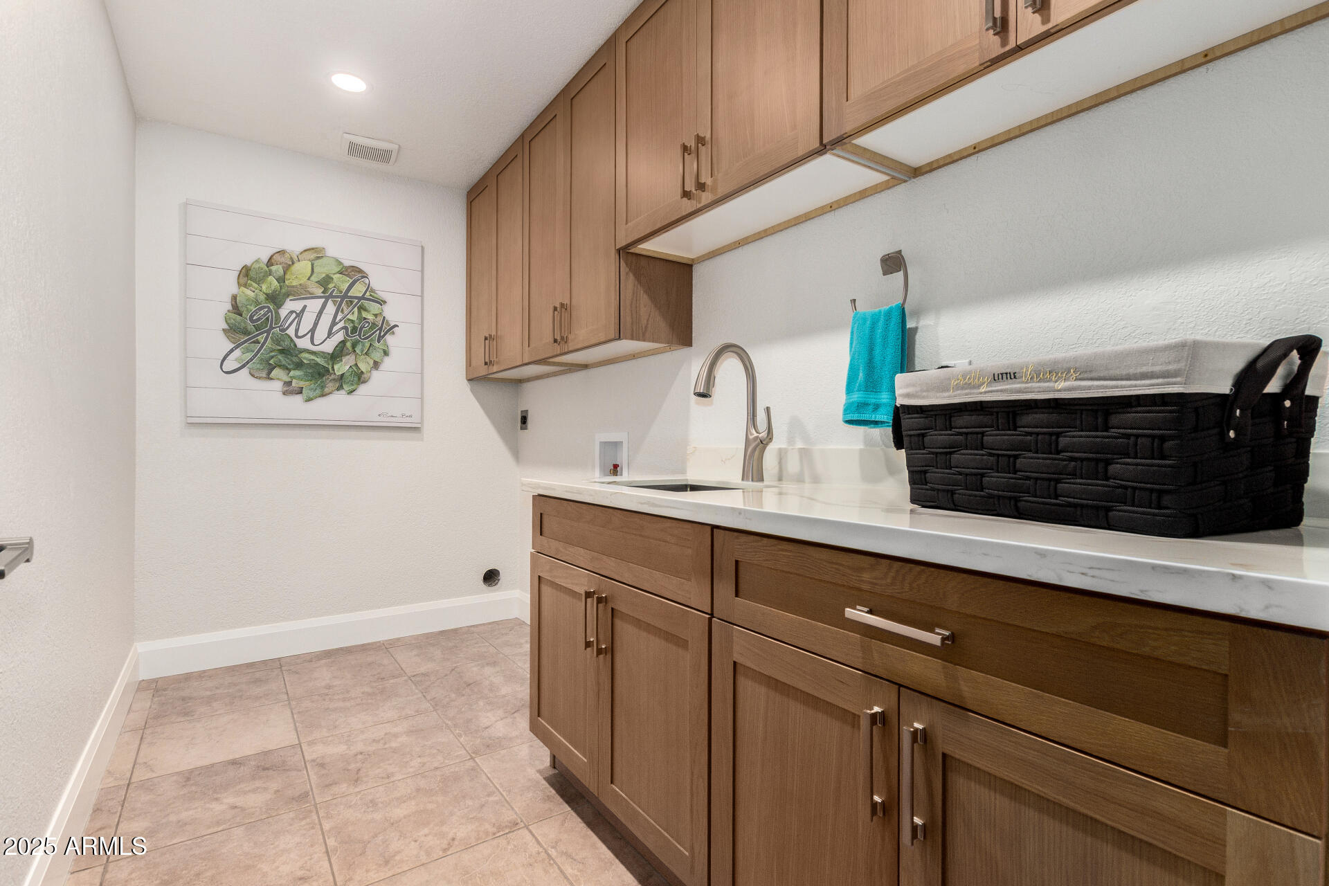 1141 E SAGEBRUSH Street