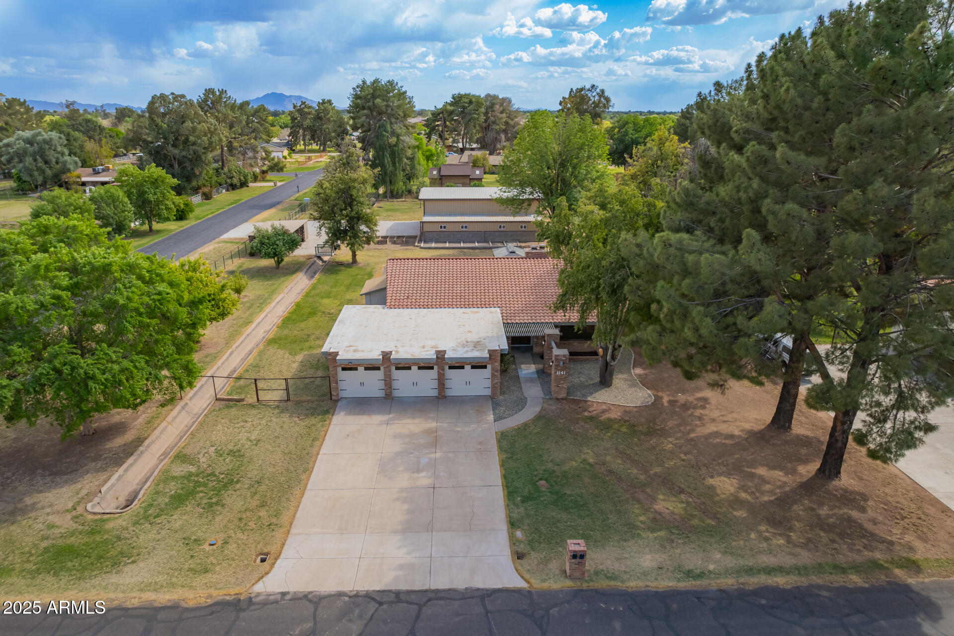 1141 E SAGEBRUSH Street