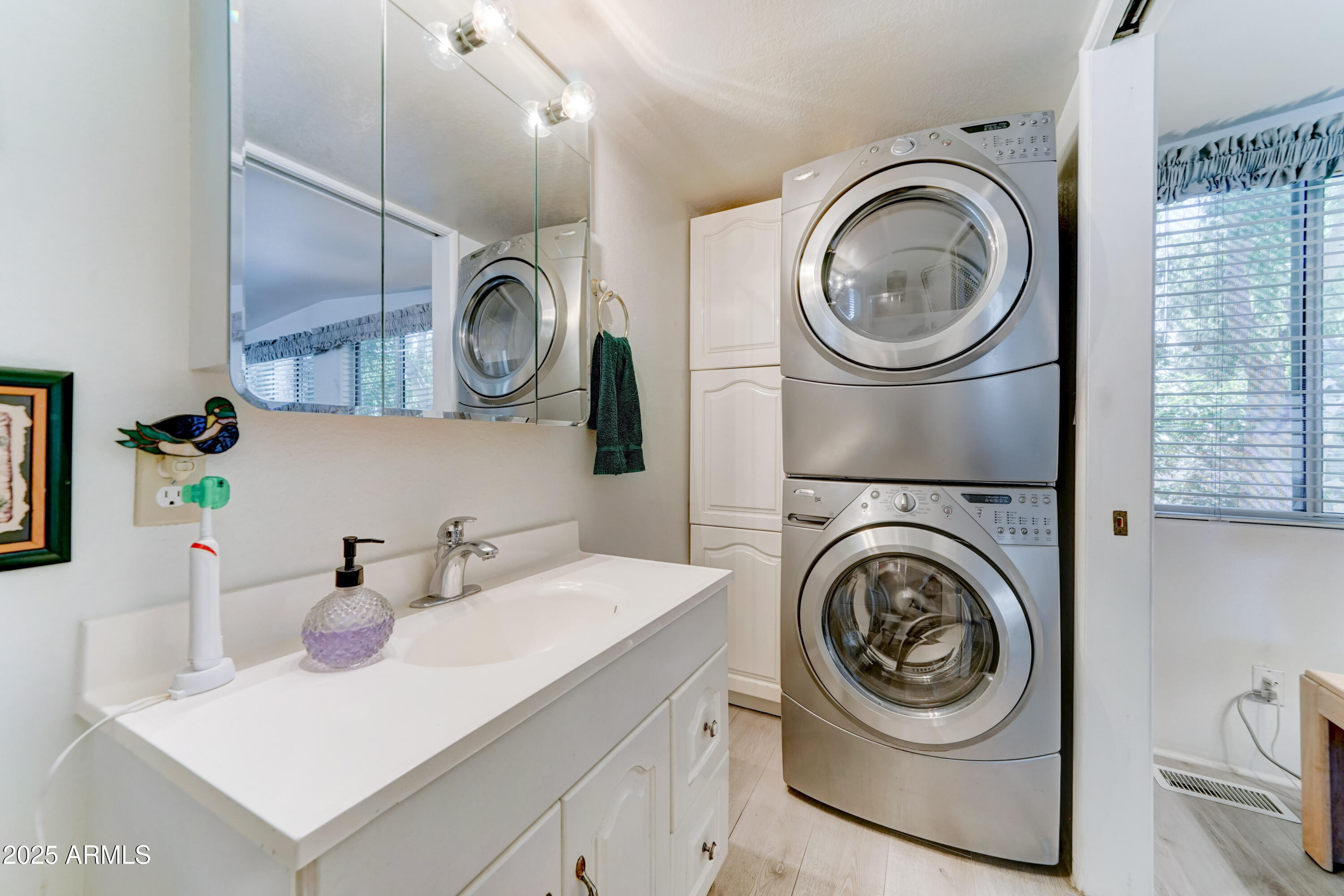 111 S GREENFIELD Road, 670