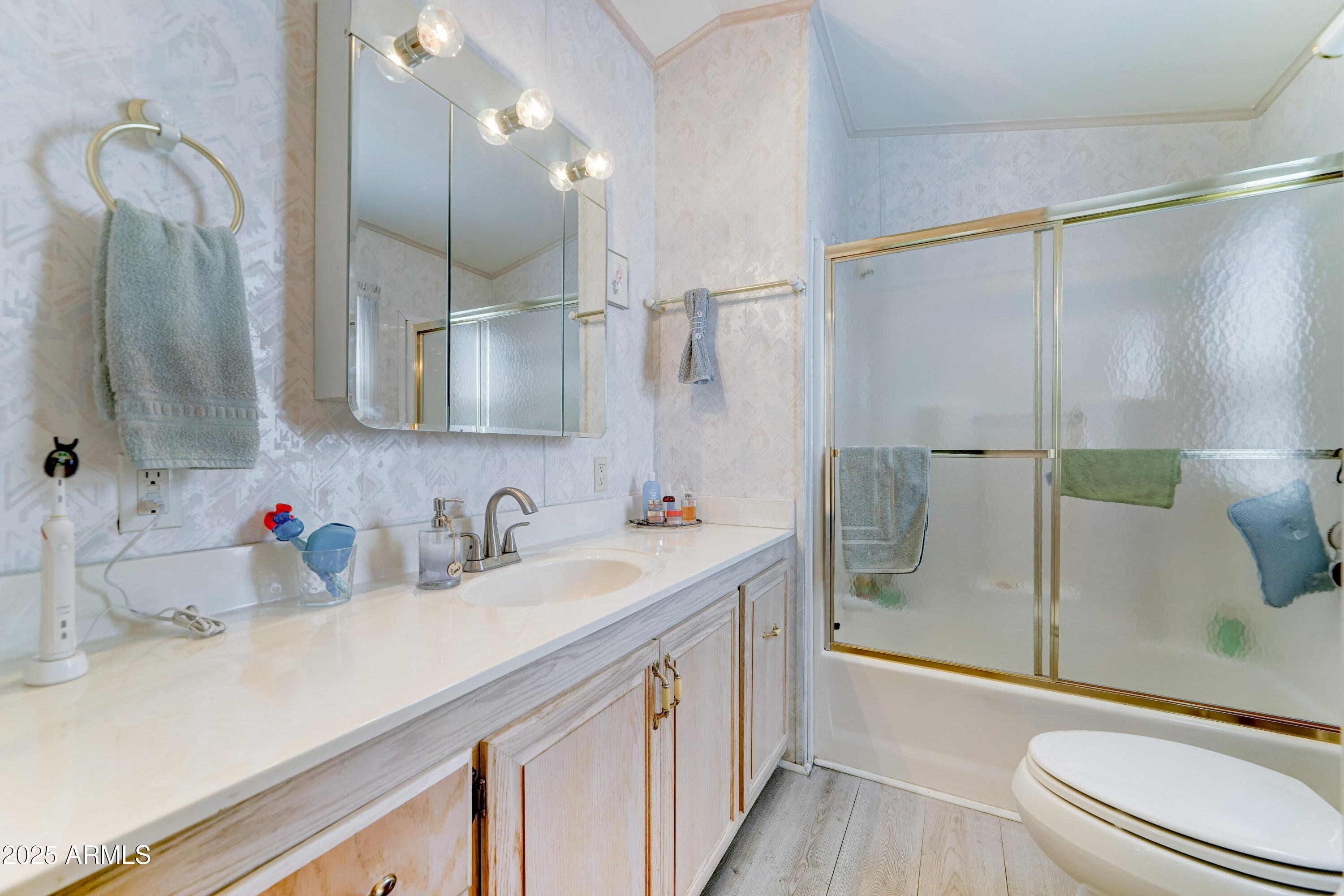 111 S GREENFIELD Road, 670