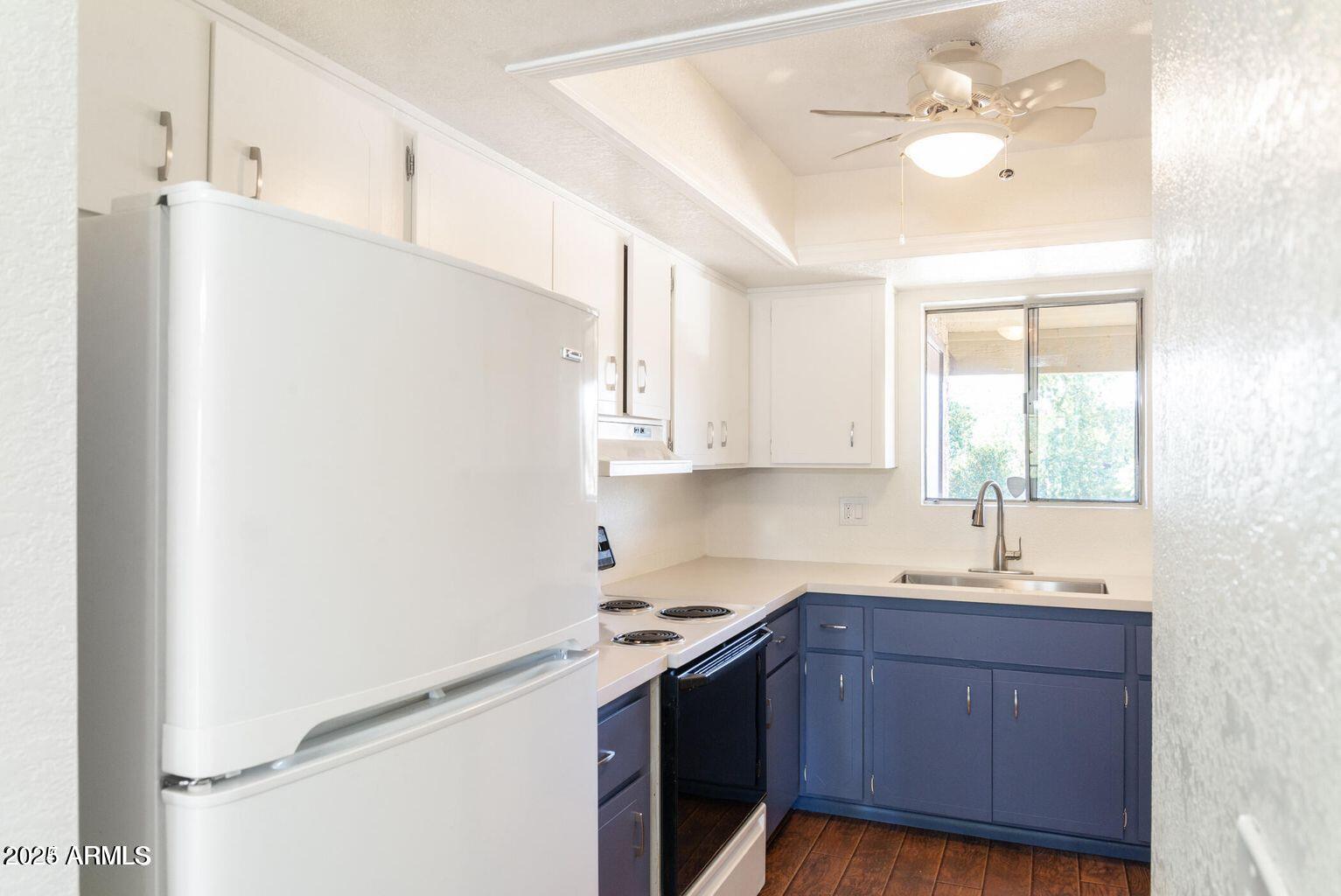 4050 E cactus Road, 208