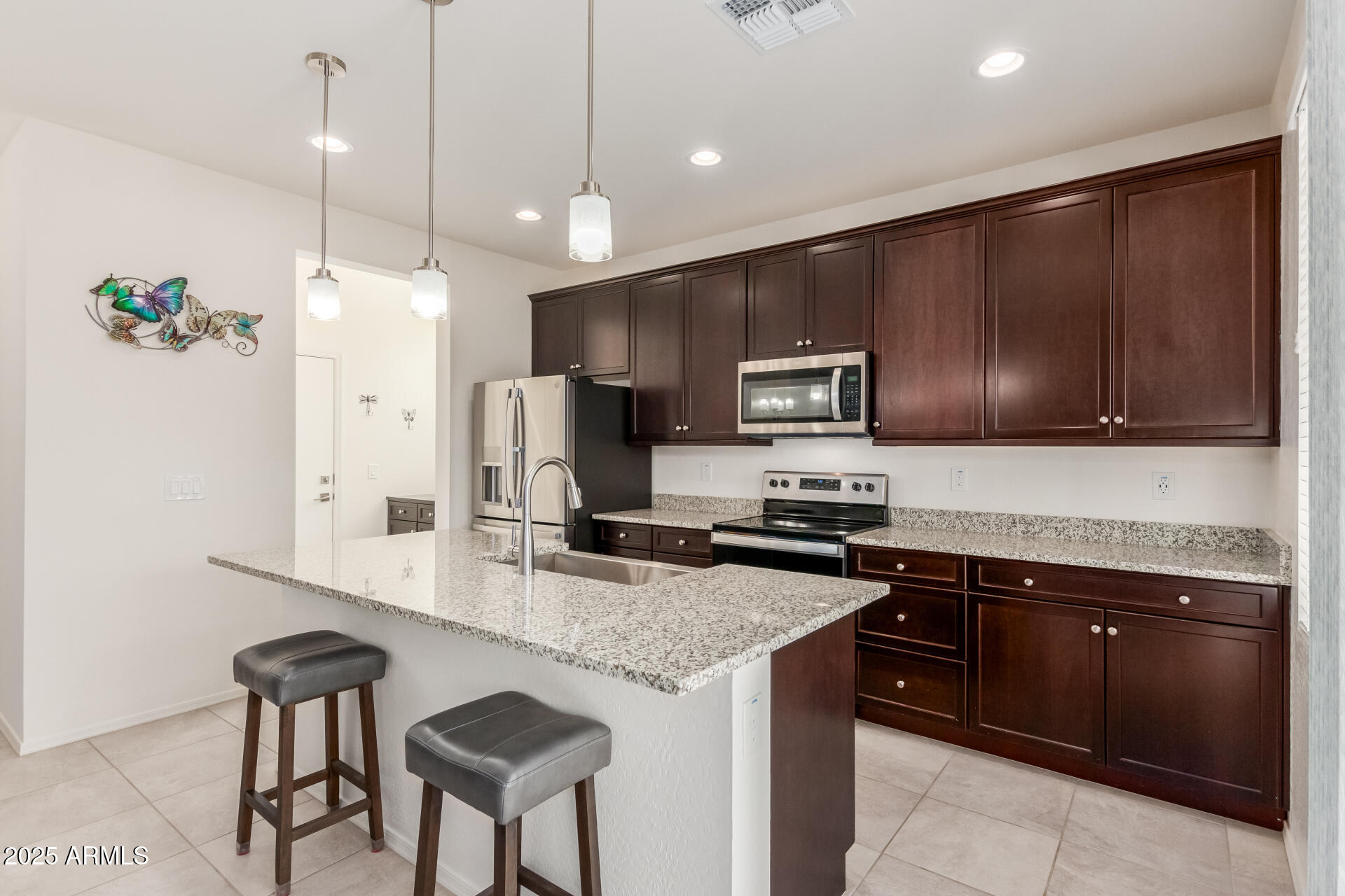 1412 W SONOQUI Boulevard