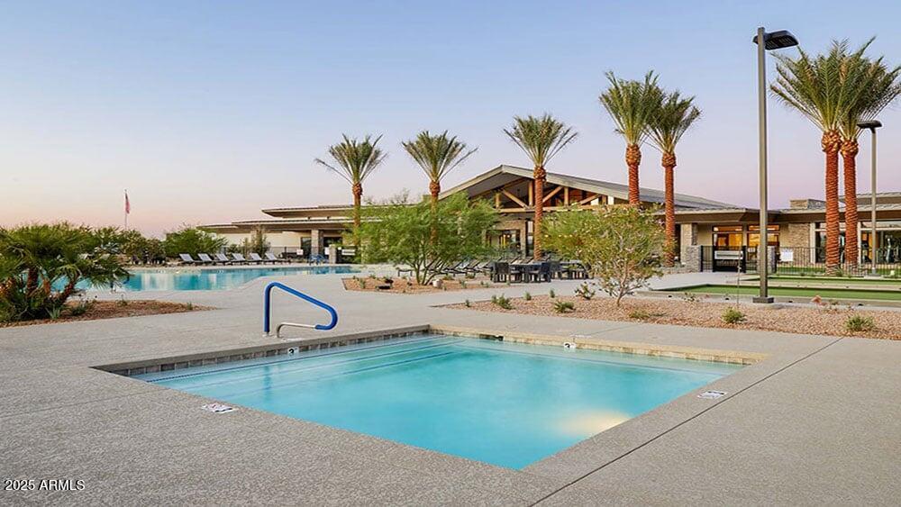 1412 W SONOQUI Boulevard