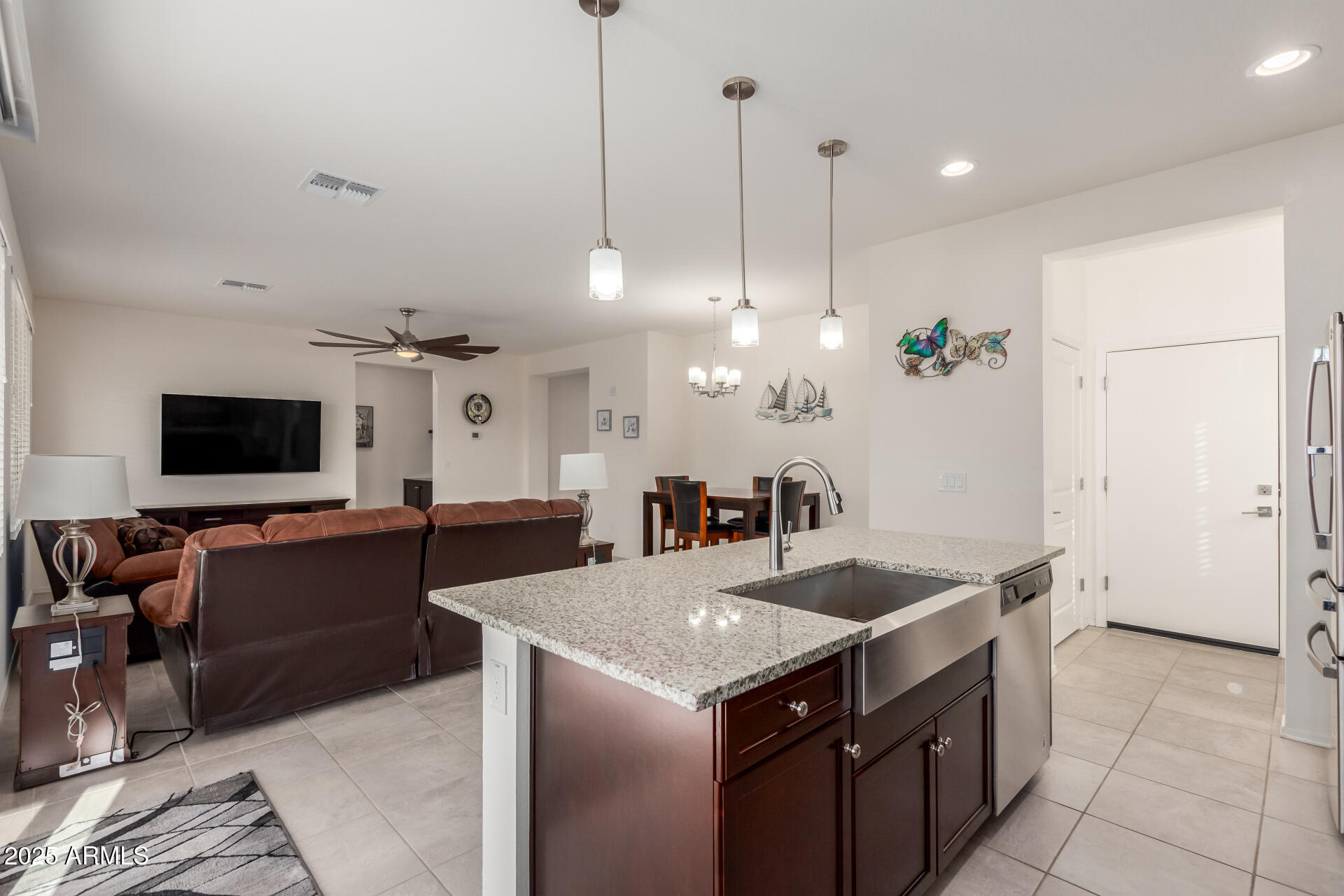 1412 W SONOQUI Boulevard