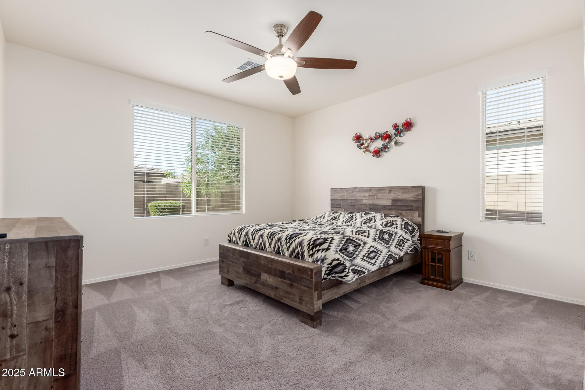 1412 W SONOQUI Boulevard