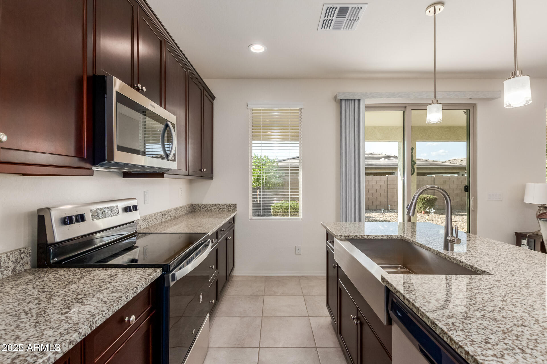 1412 W SONOQUI Boulevard