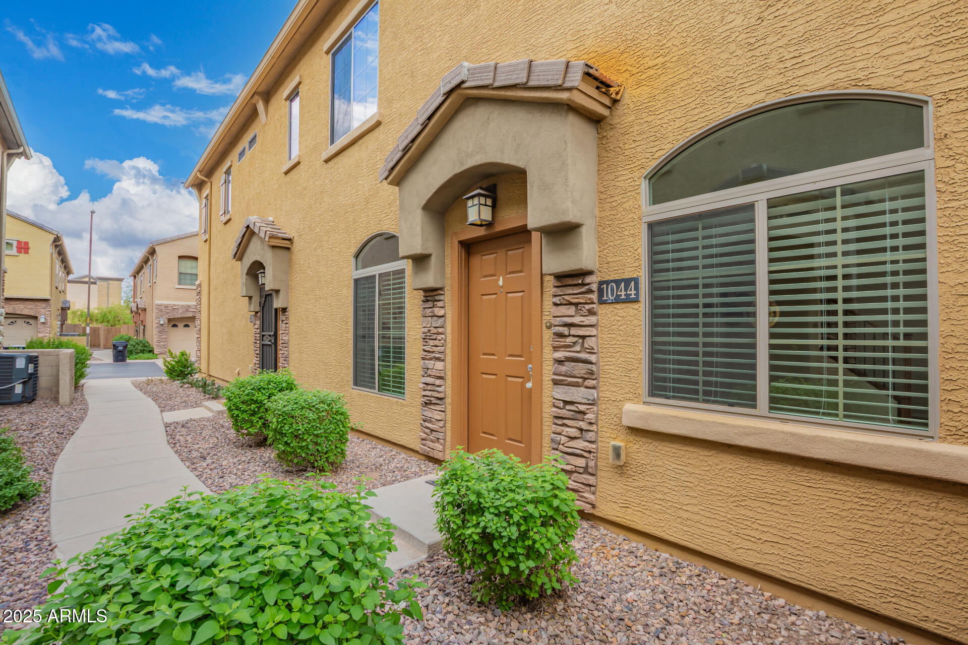 1350 S GREENFIELD Road 1044