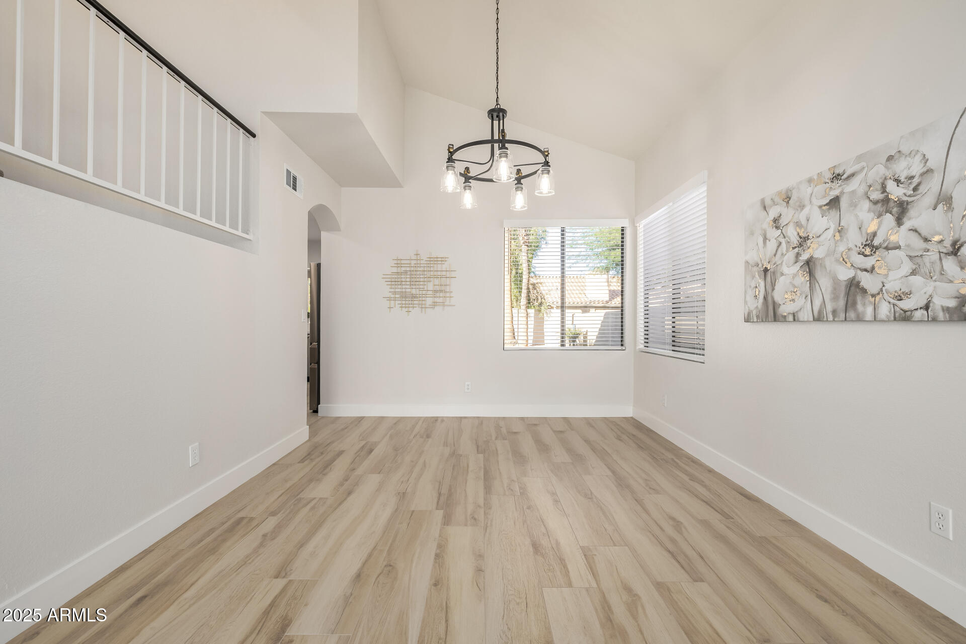 1526 W SEA HAZE Drive