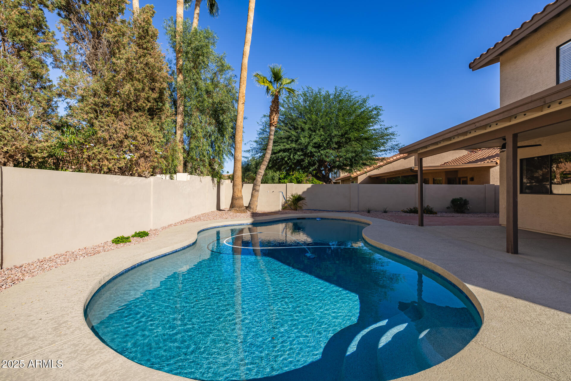 1526 W SEA HAZE Drive