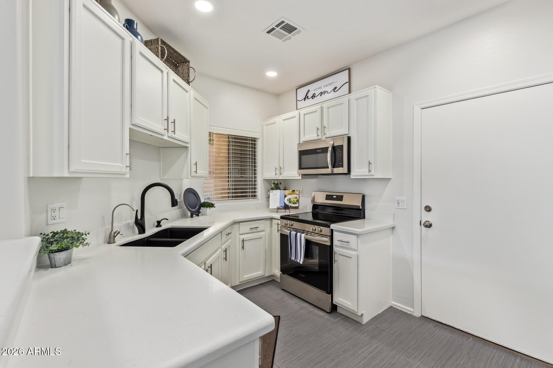 1015 S VAL VISTA Drive 34