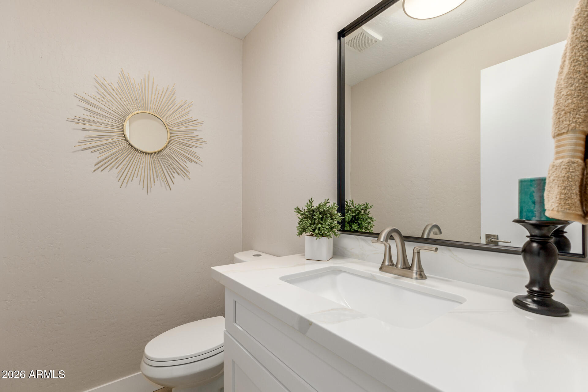 4632 E ESCONDIDO Avenue