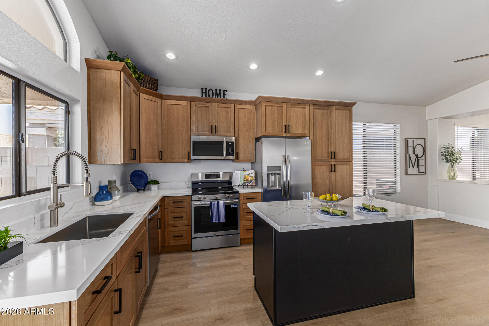 3718 E ISABELLA Avenue