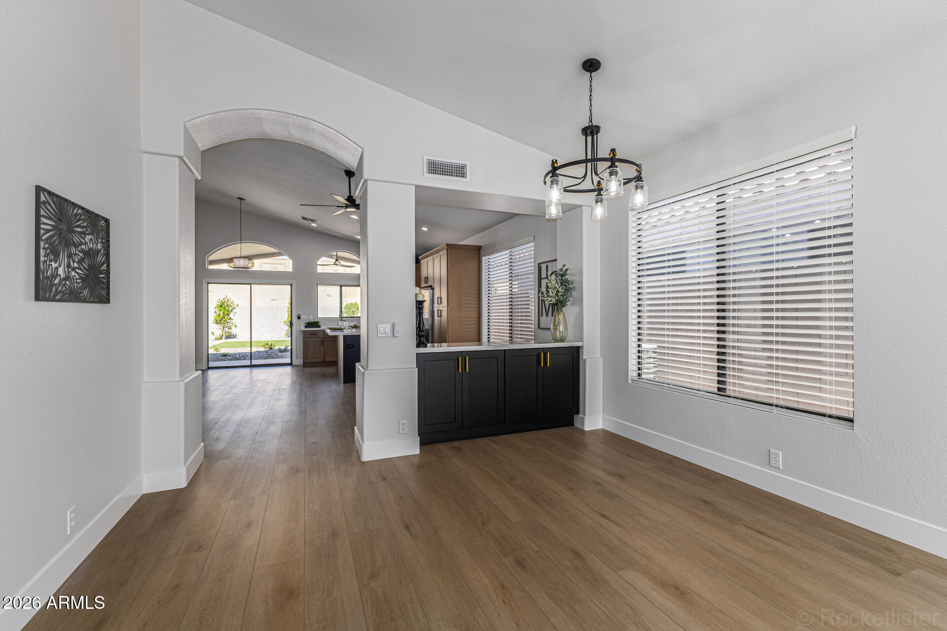 3718 E ISABELLA Avenue