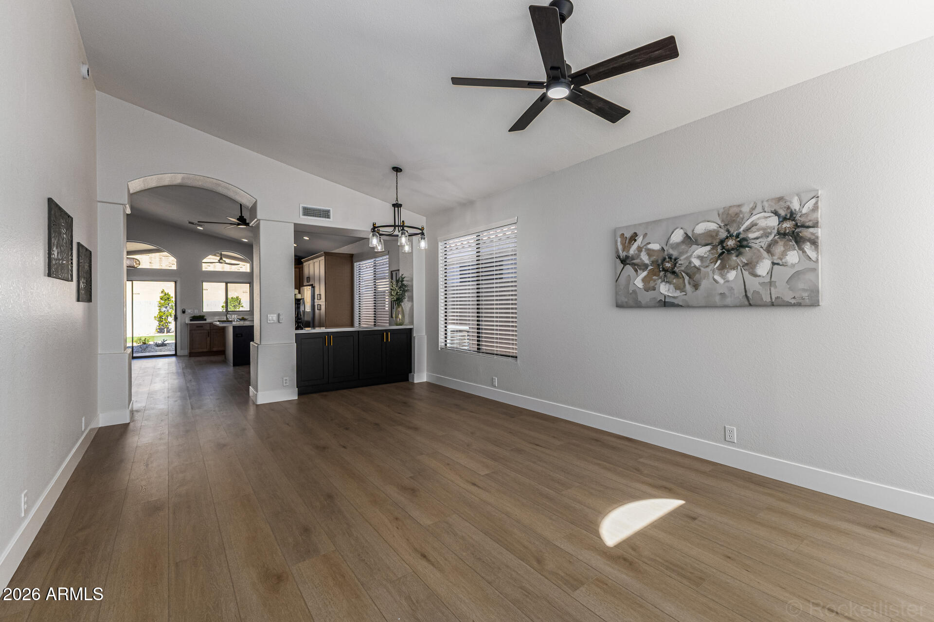 3718 E ISABELLA Avenue