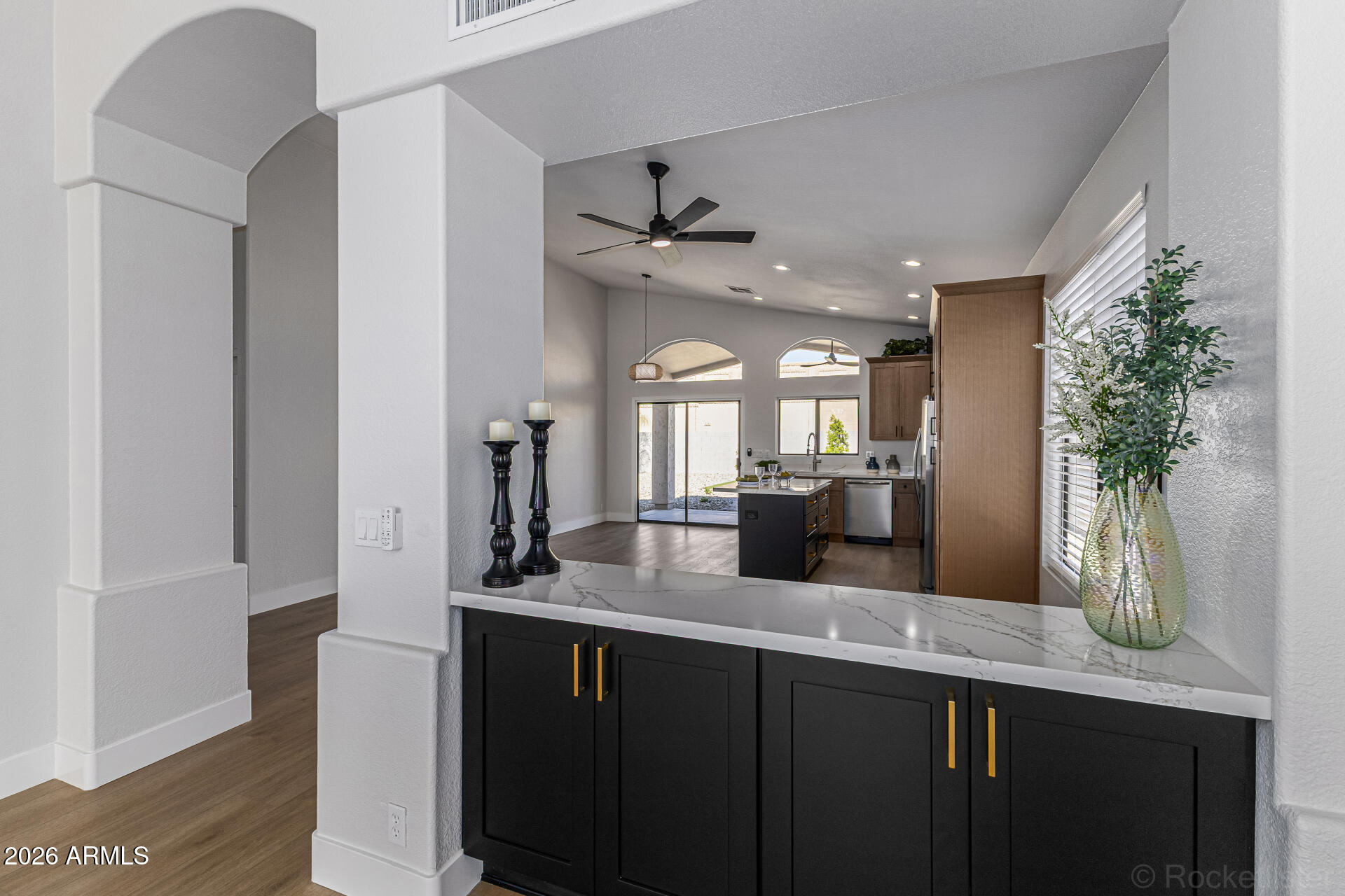 3718 E ISABELLA Avenue