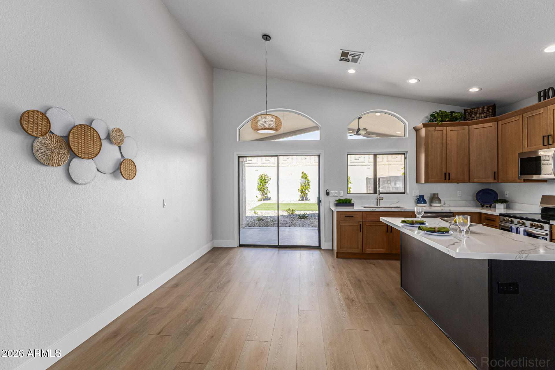 3718 E ISABELLA Avenue