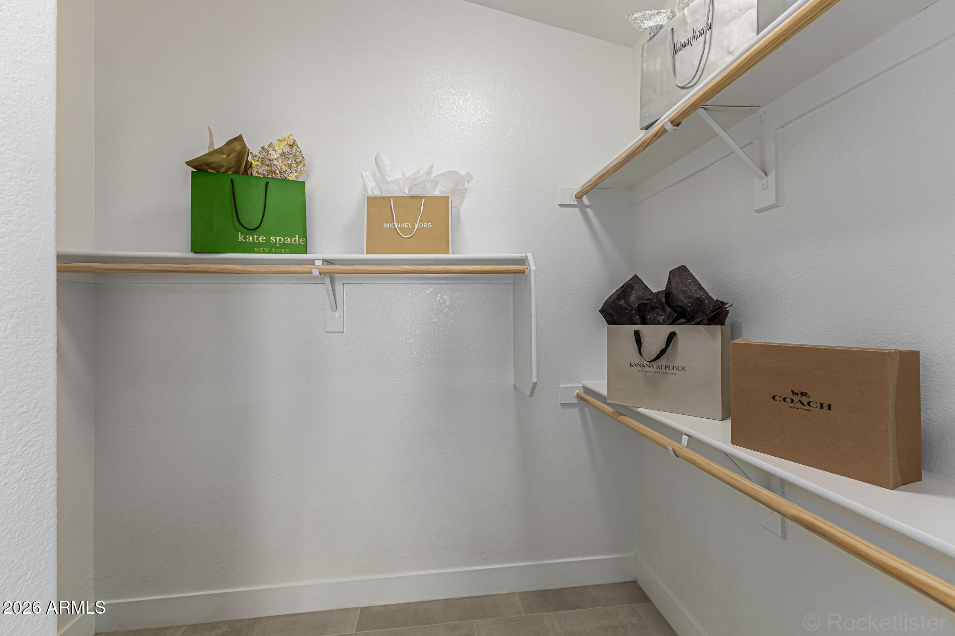 3718 E ISABELLA Avenue