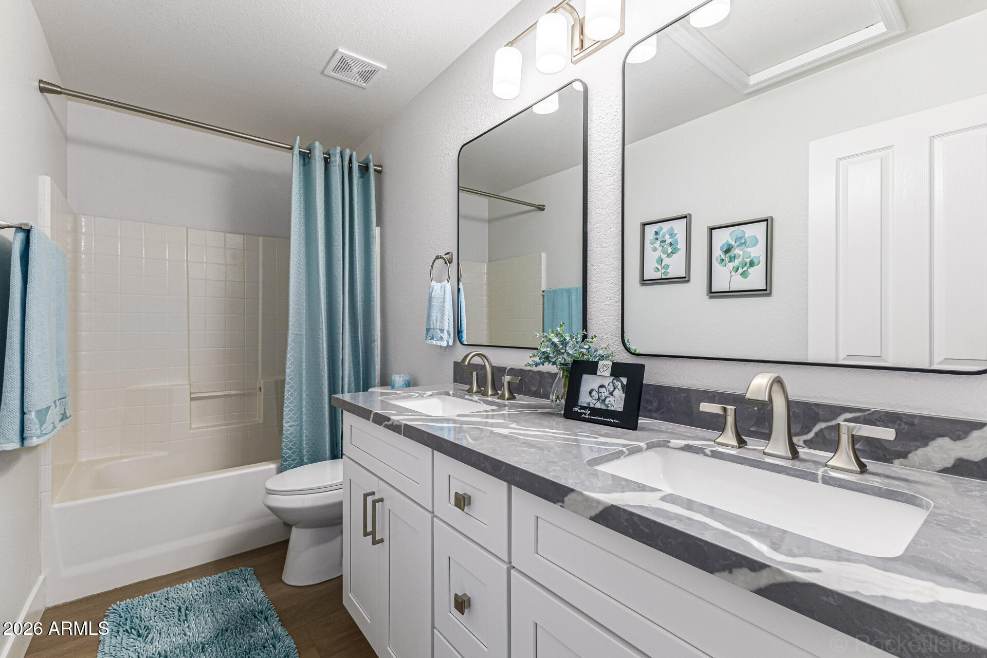 3718 E ISABELLA Avenue