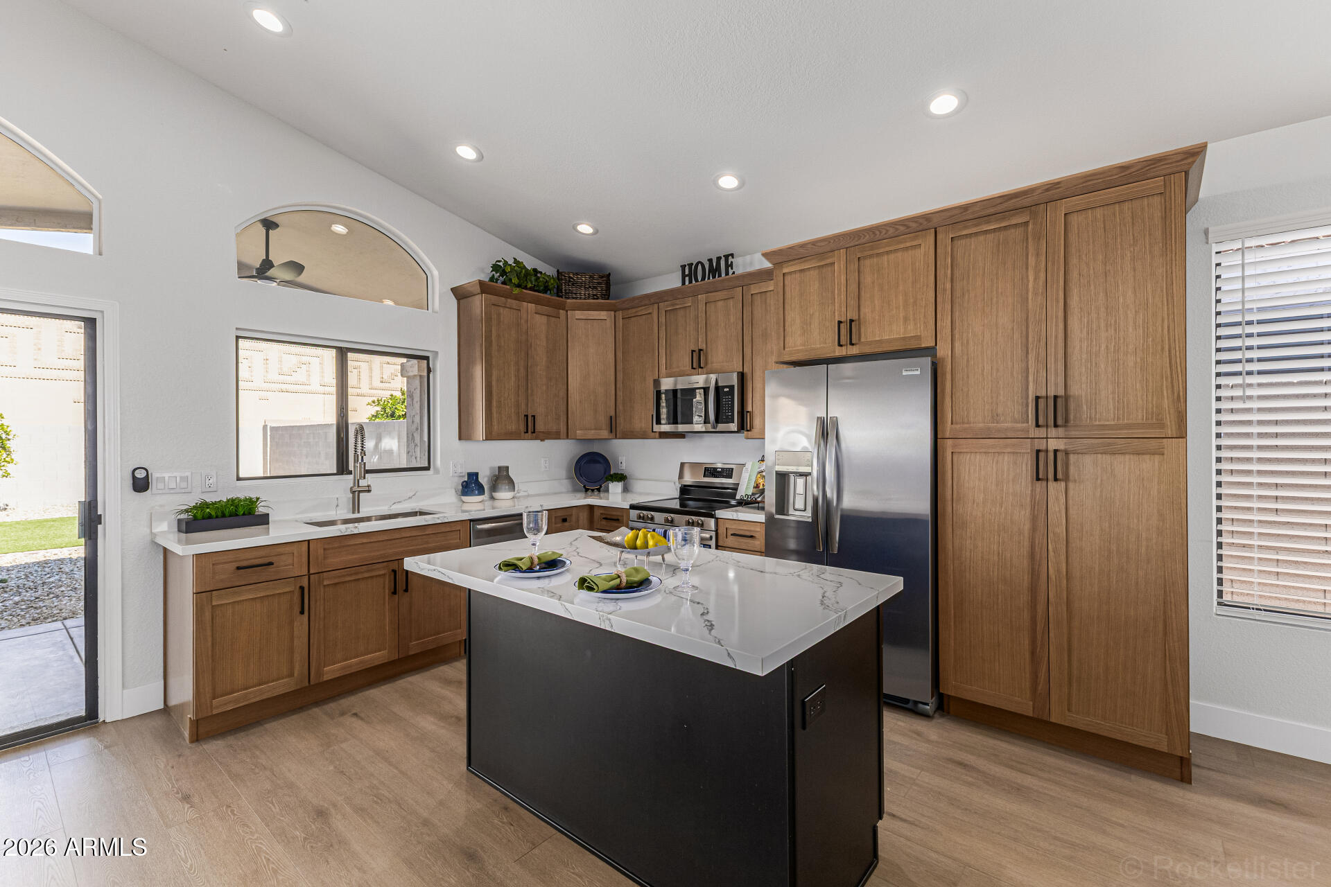 3718 E ISABELLA Avenue