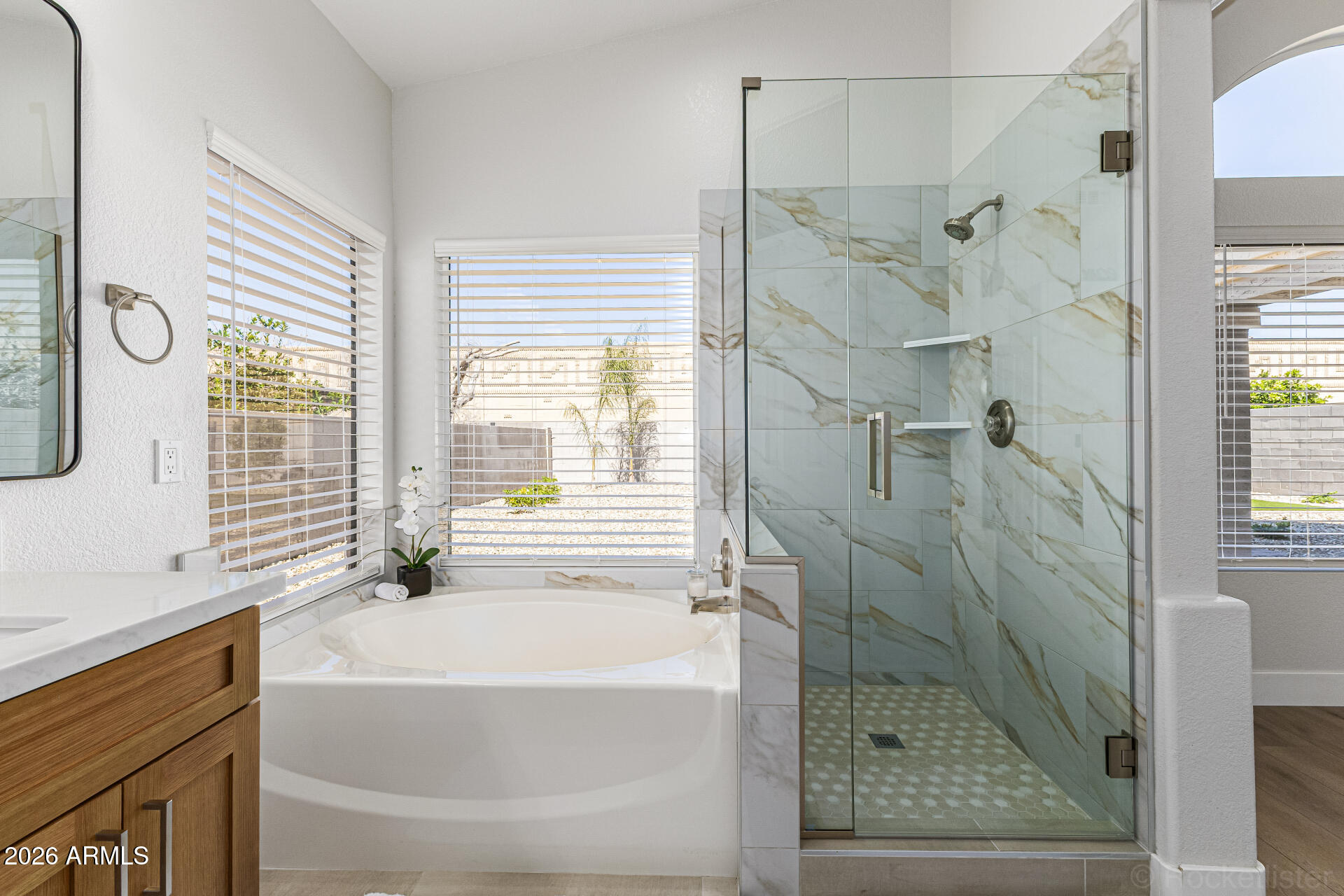 3718 E ISABELLA Avenue