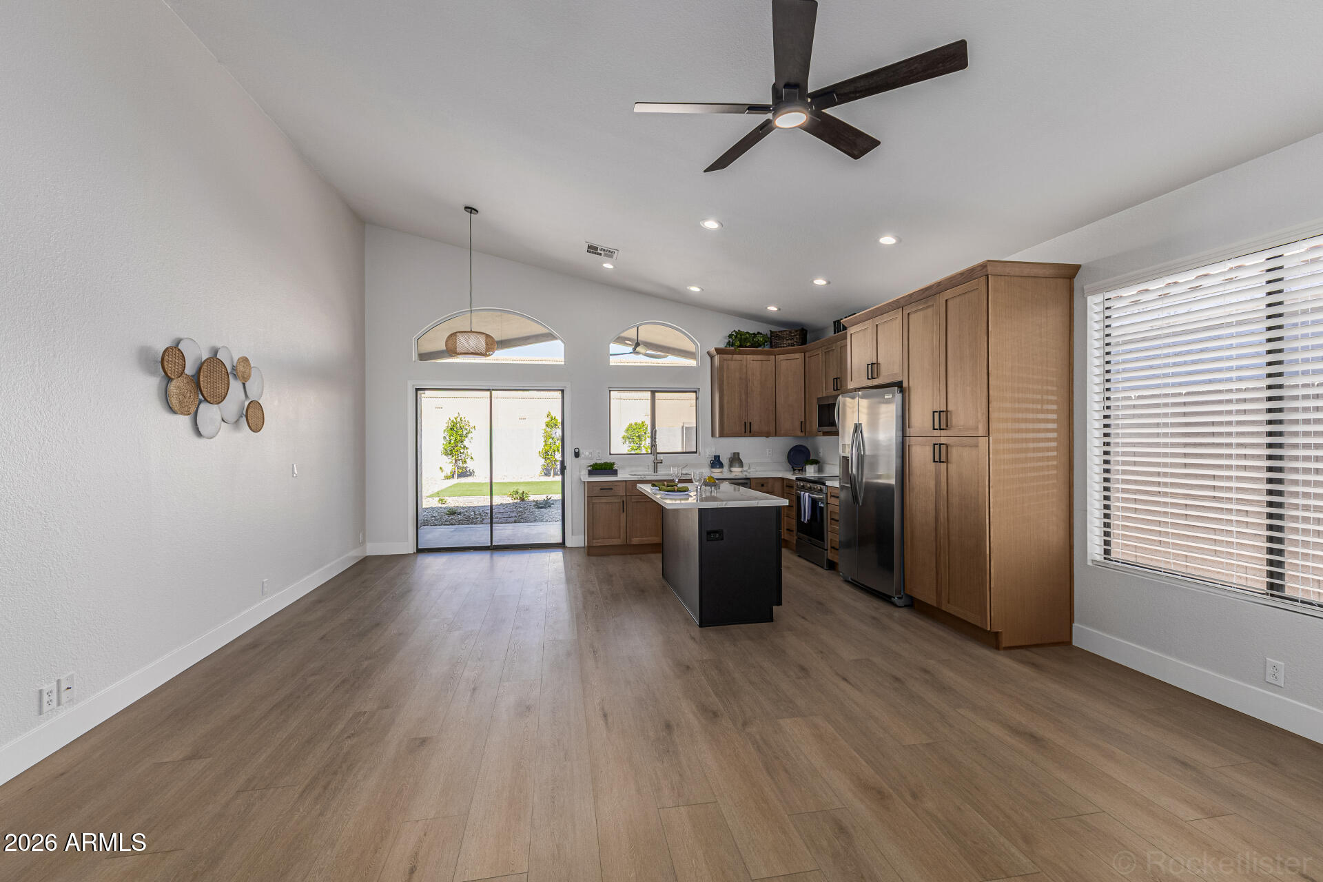 3718 E ISABELLA Avenue