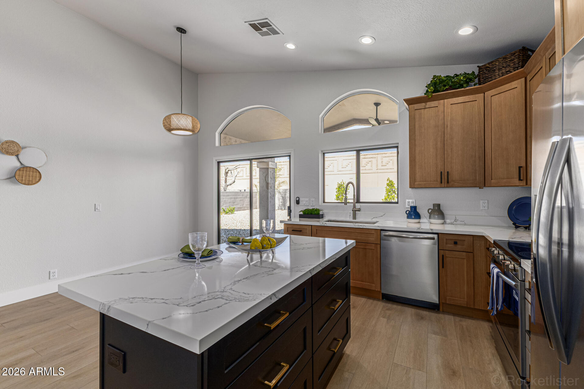 3718 E ISABELLA Avenue