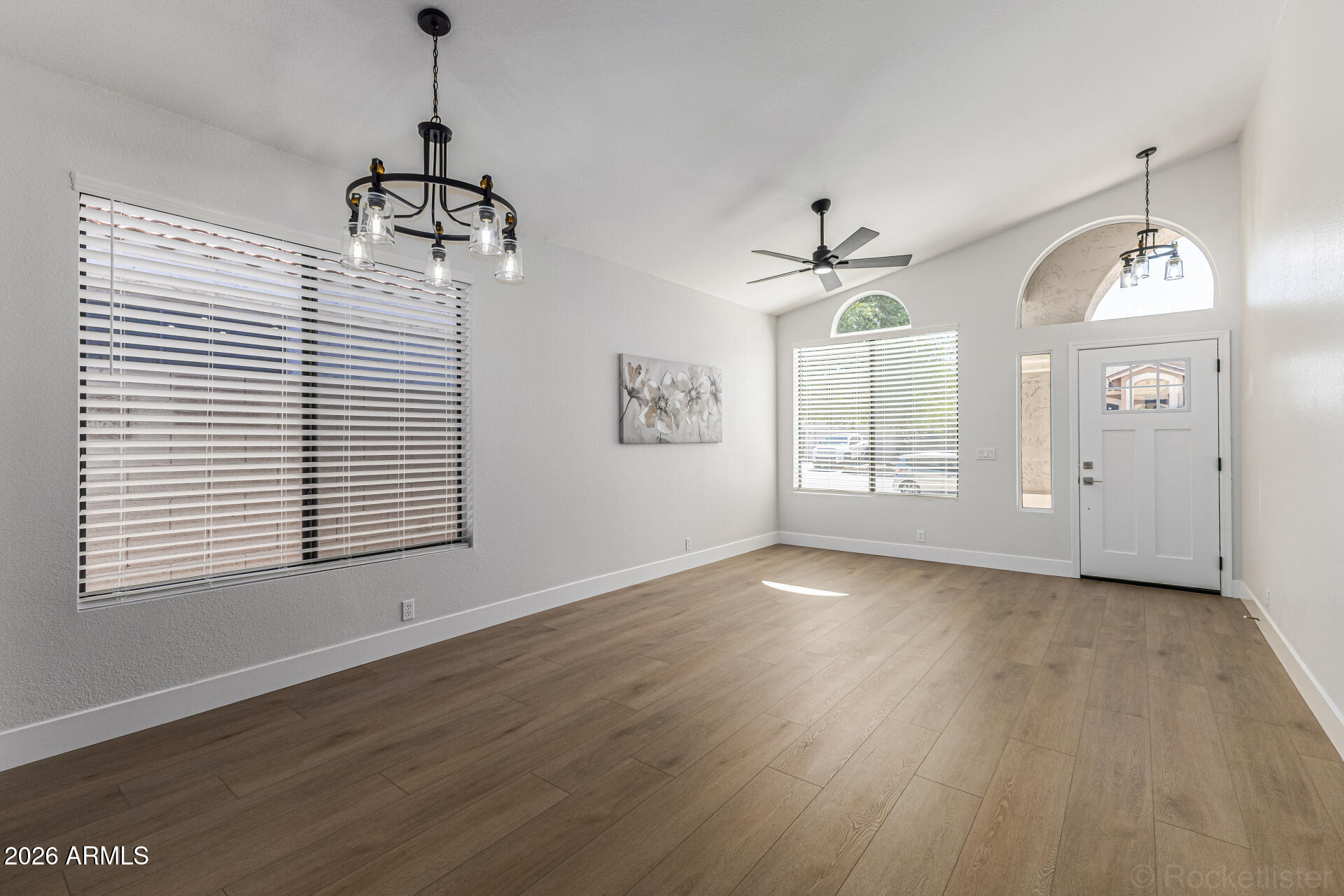 3718 E ISABELLA Avenue