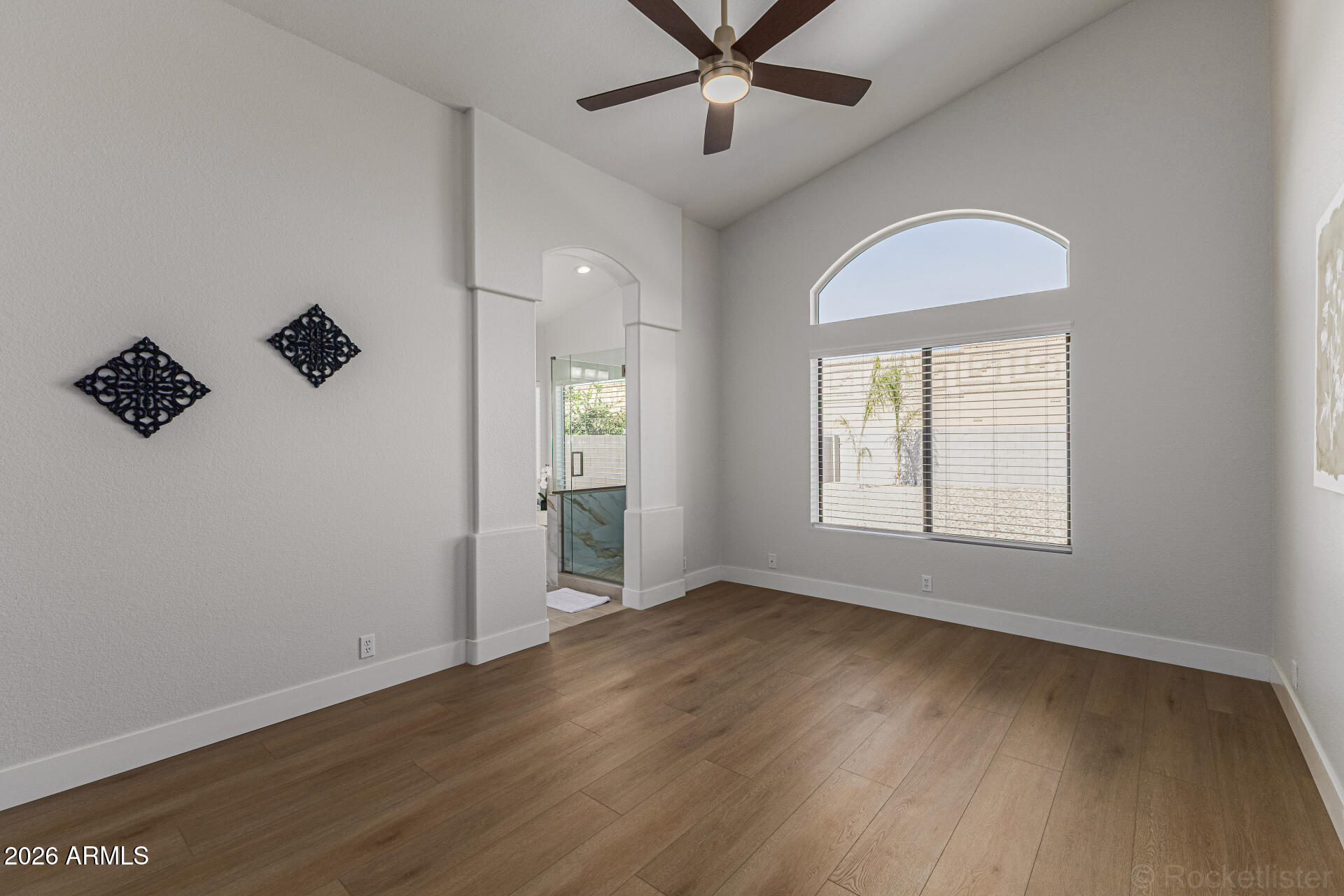 3718 E ISABELLA Avenue