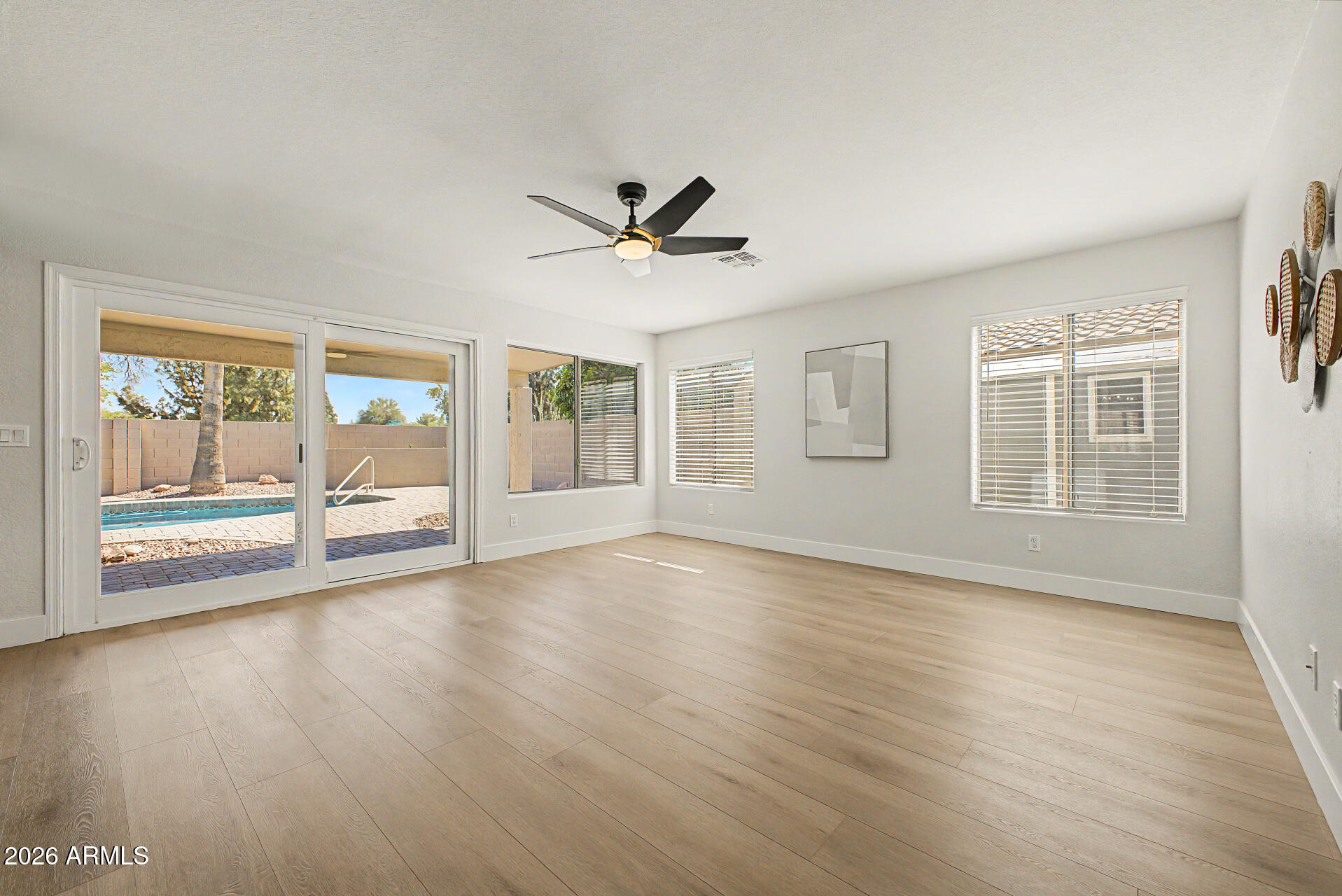 1743 E REDFIELD Road