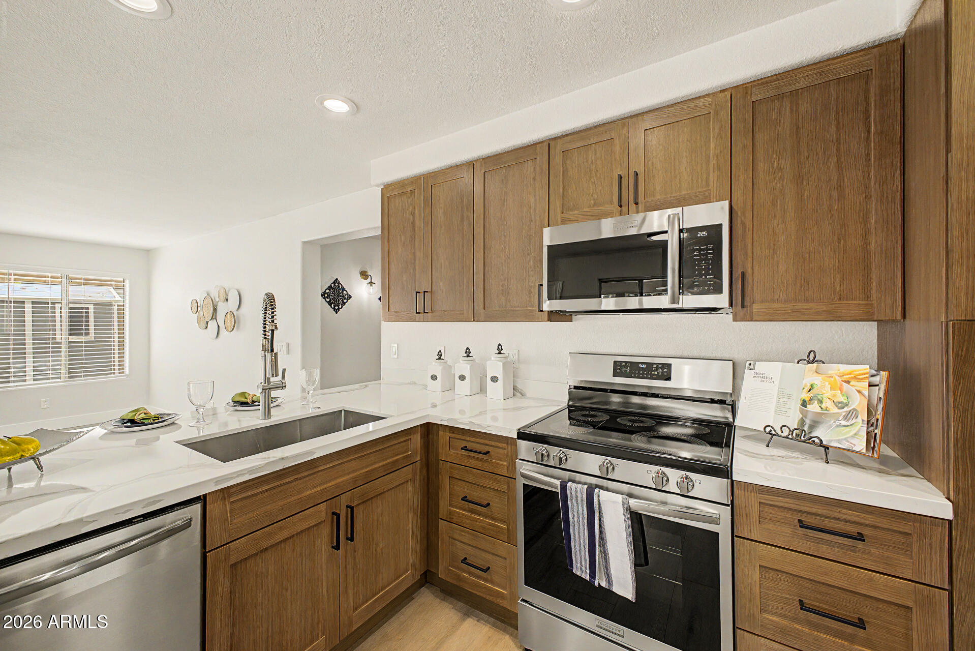 1743 E REDFIELD Road