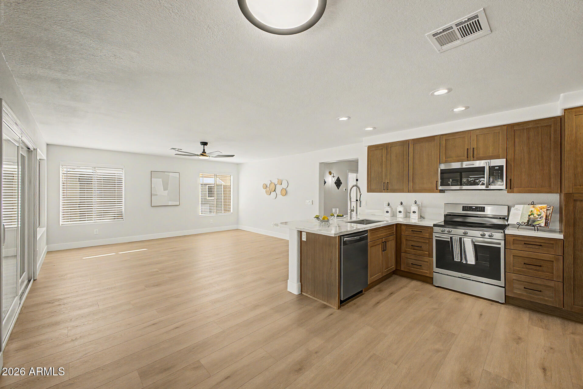 1743 E REDFIELD Road