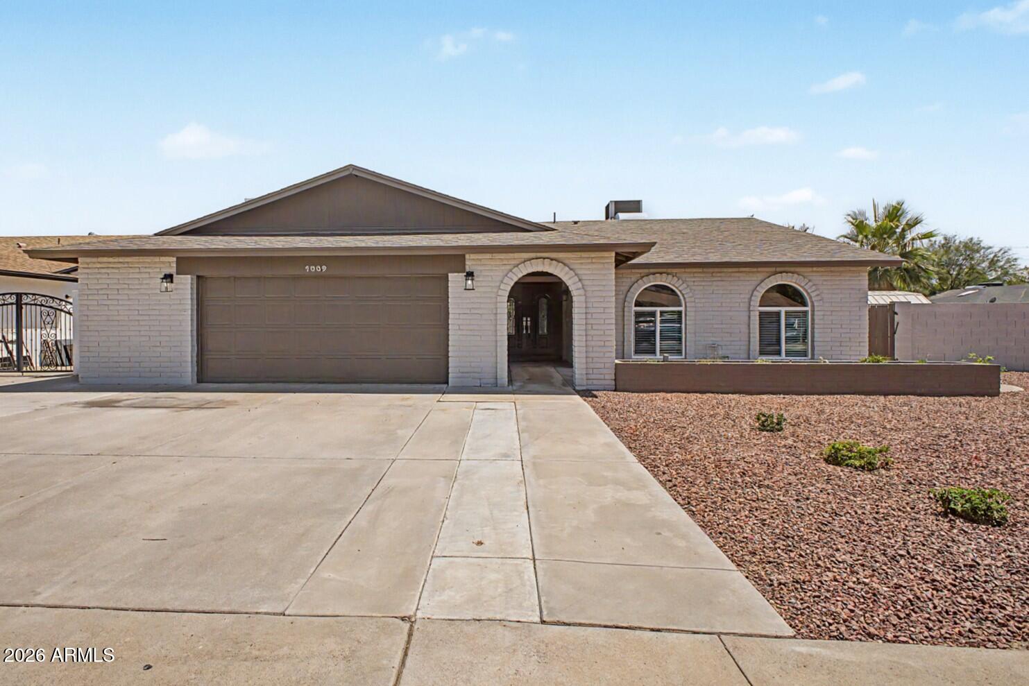 1009 W PAMPA Avenue