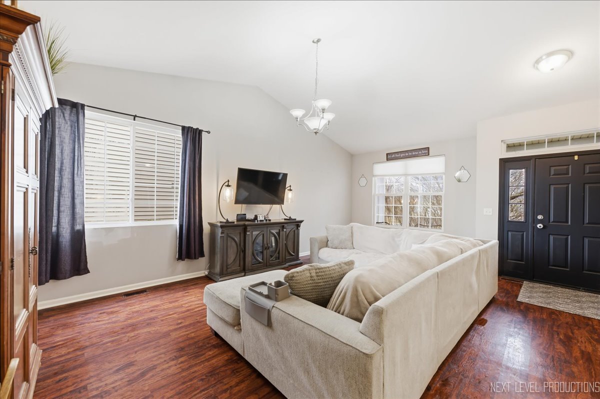 103 E Daisy Avenue