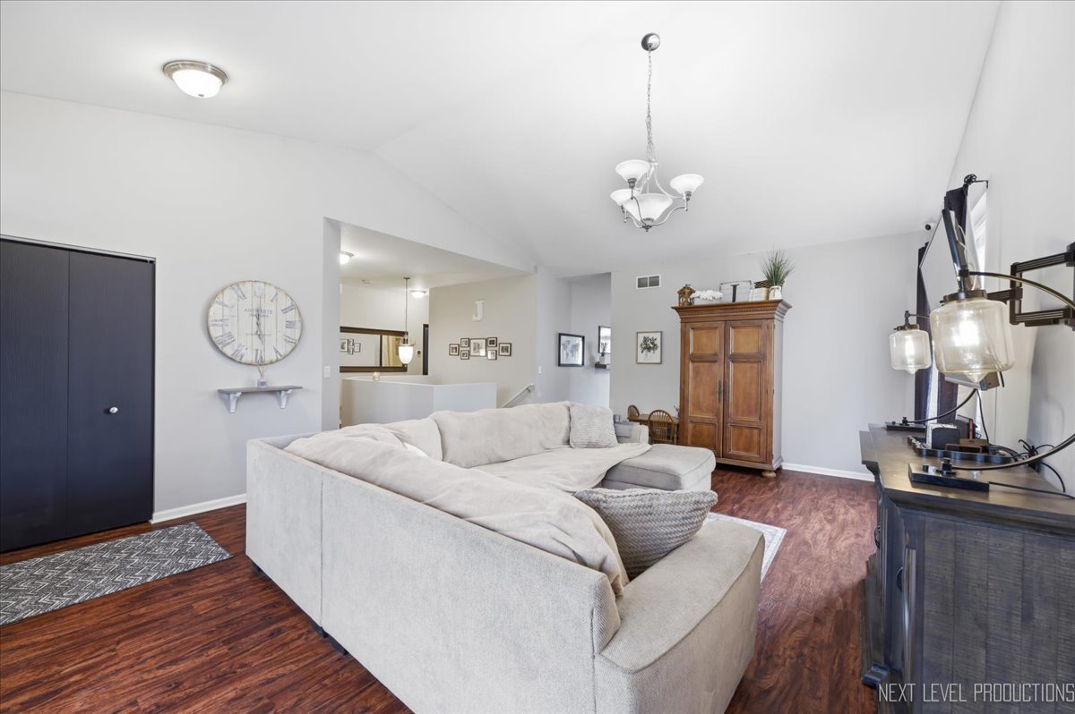 103 E Daisy Avenue