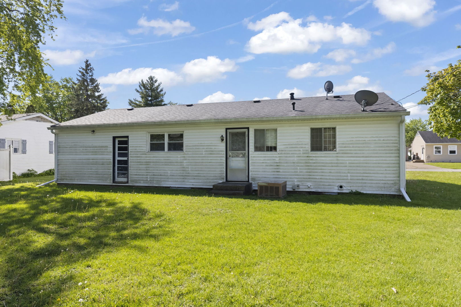 303 E Edgelawn Drive