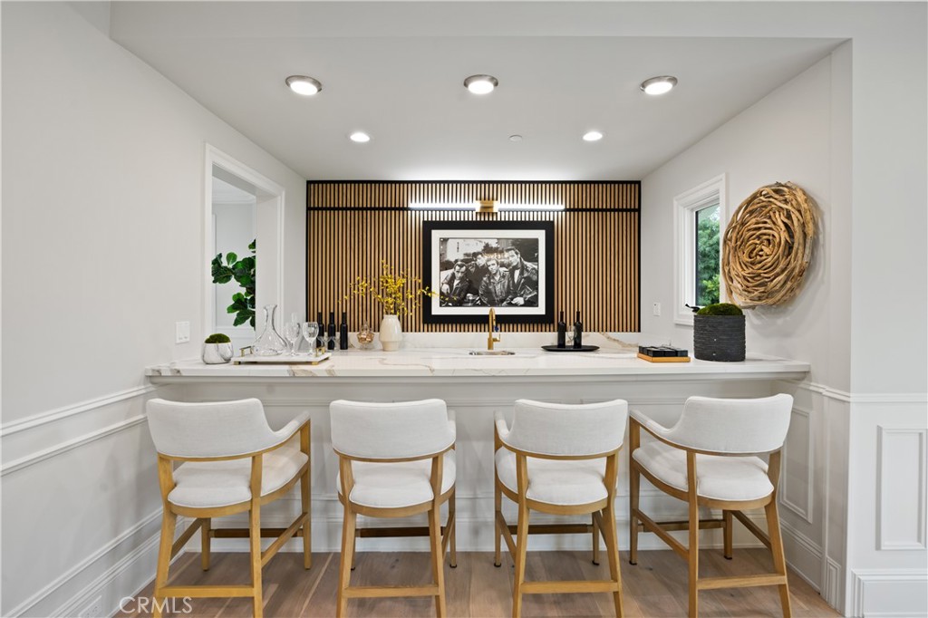 150 E La Sierra Drive