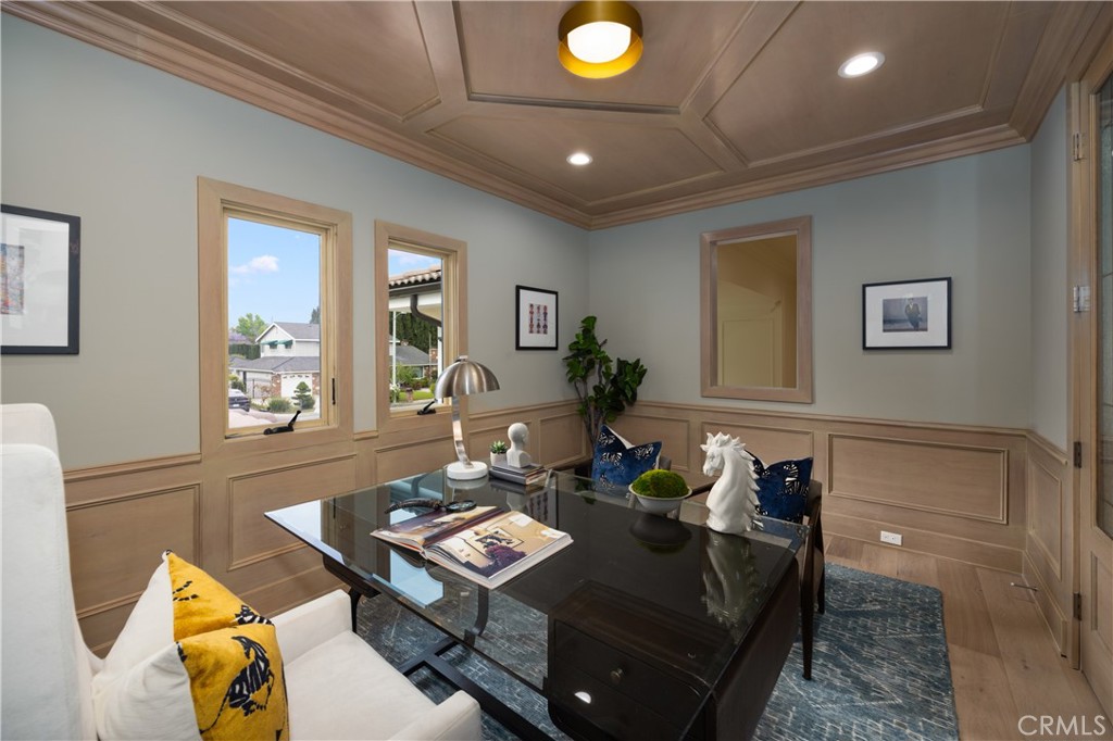 150 E La Sierra Drive