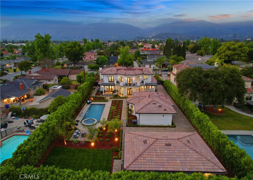 150 E La Sierra Drive