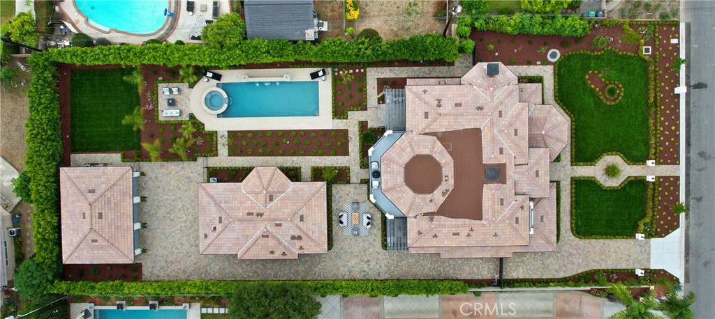 150 E La Sierra Drive