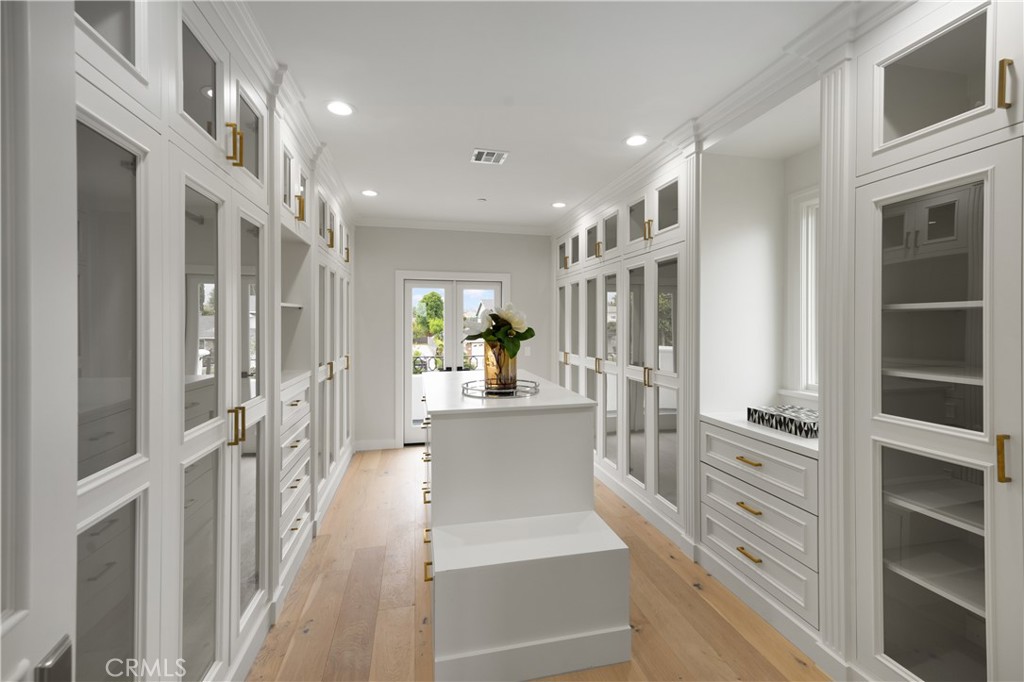 150 E La Sierra Drive