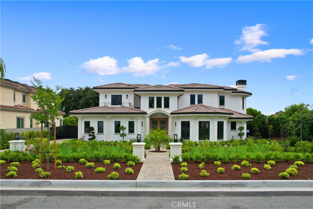 150 E La Sierra Drive