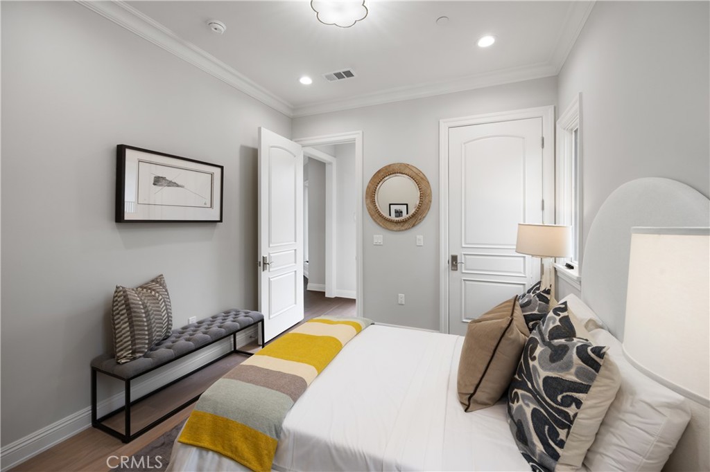 150 E La Sierra Drive