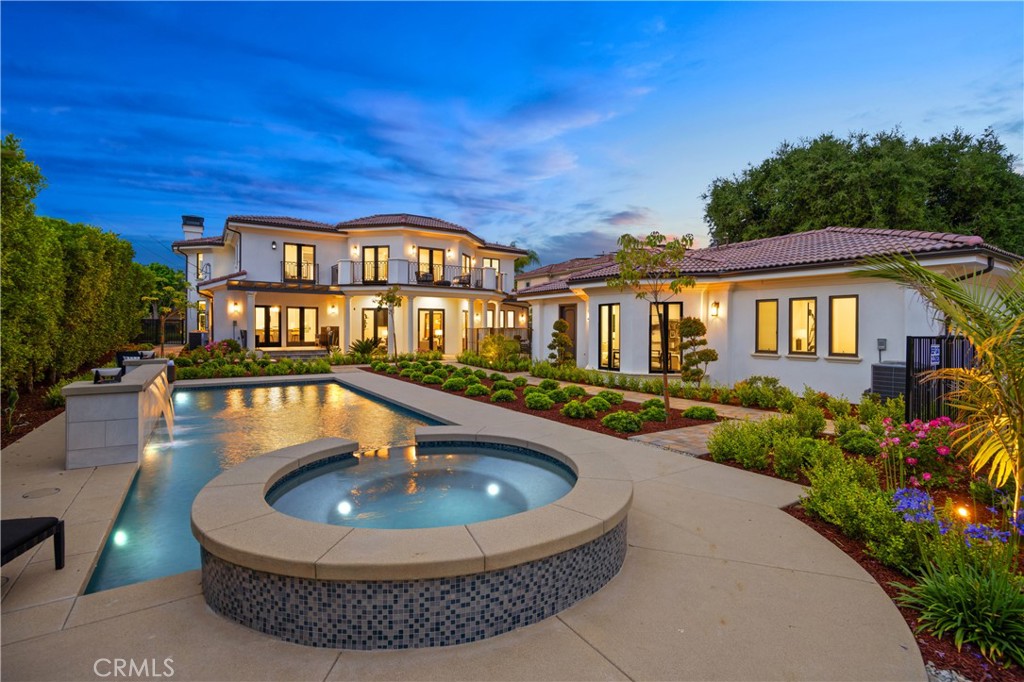 150 E La Sierra Drive