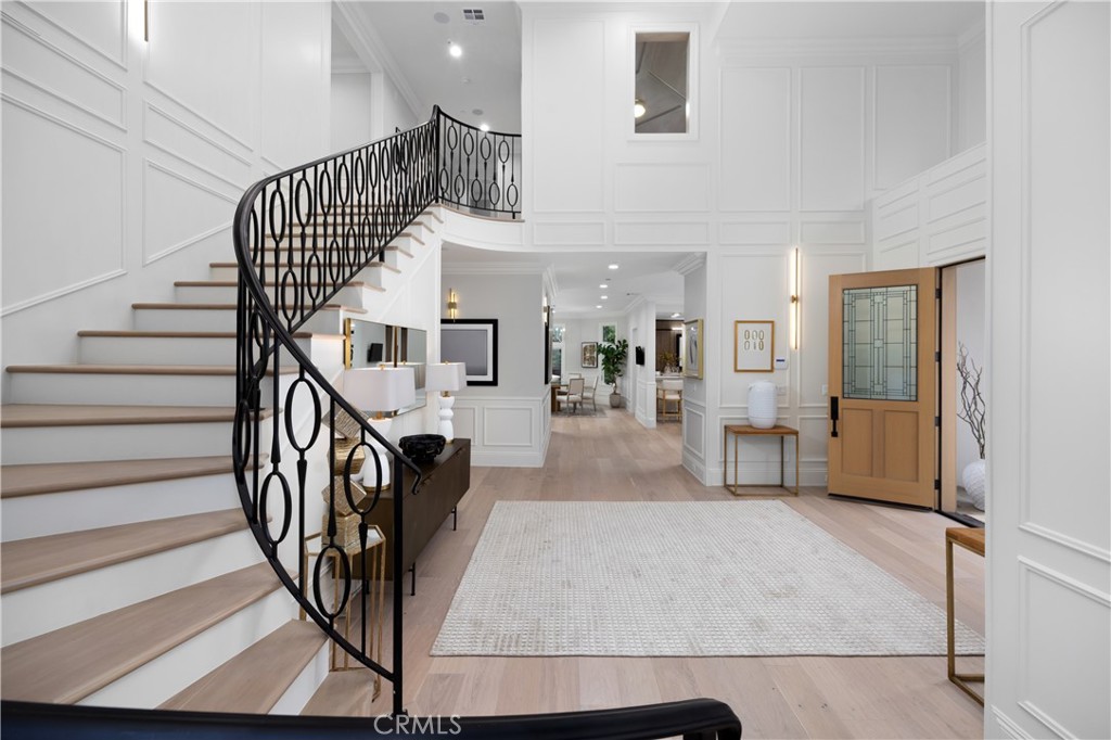 150 E La Sierra Drive